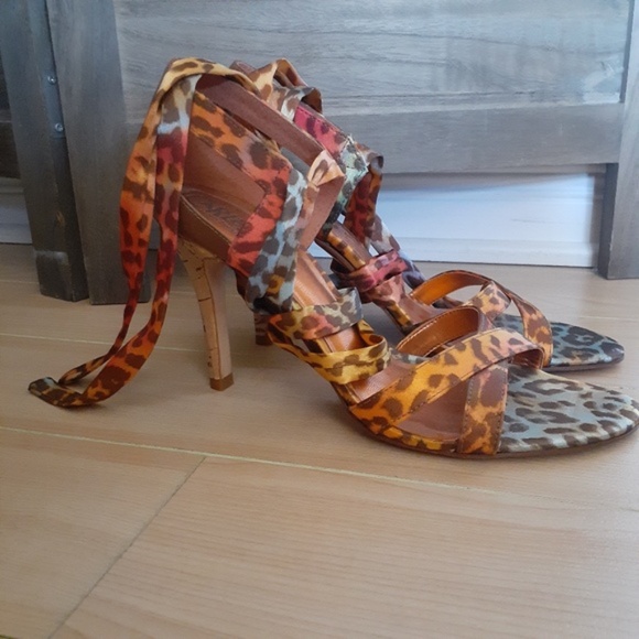 Carlos Santana "SALSA" Leopard Print Tie Up Heels - Picture 9 of 13